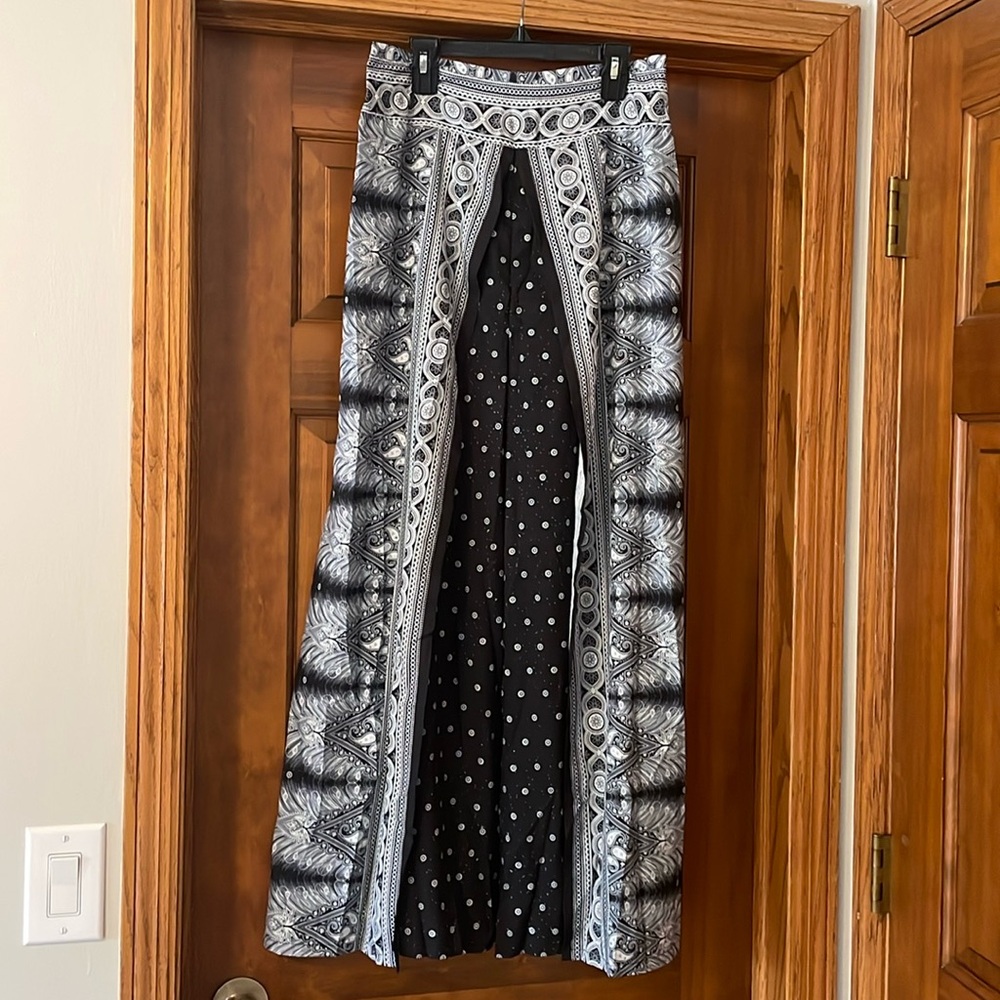 AMAZON black and white print pants